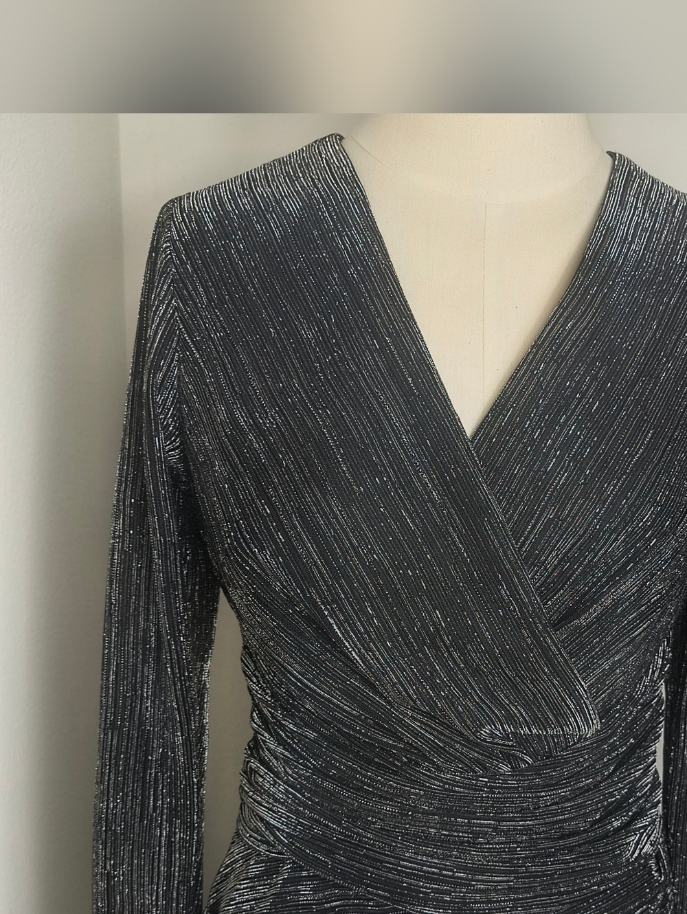 Betsy & Adam Black Long-Sleeve V-Neck Ruched Evening Gown Sz 6